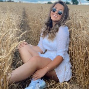 Meet your Posher, Holly